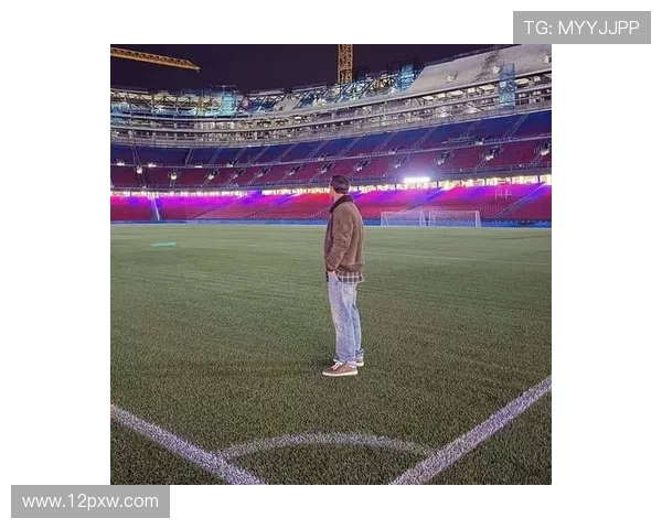 曝梅西愿意降薪70%回归巴萨!把队徽文在了腿上